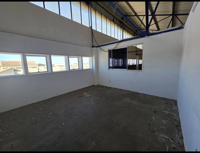 650M² WAREHOUSE TO LET IN PAARDEN EILAND